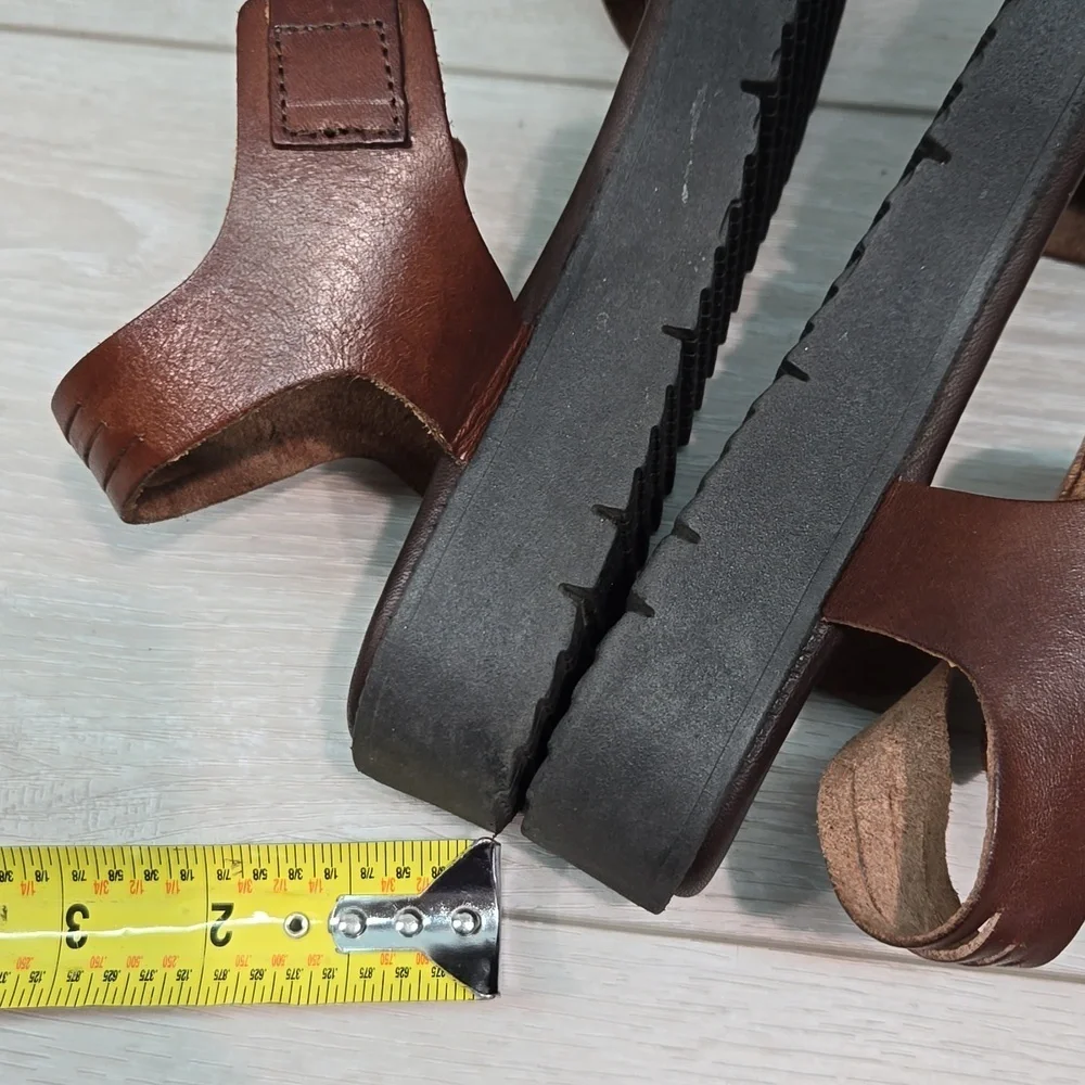 Sundance Leather Toe Loop Platform Buckle Sandals sz 37 / 6.5 - Picture 10 of 13